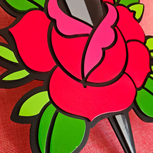 Puñal y rosa decorativa – Diseño Tatuaje Vintage